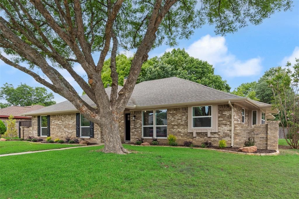 2701 Lawndale Dr
