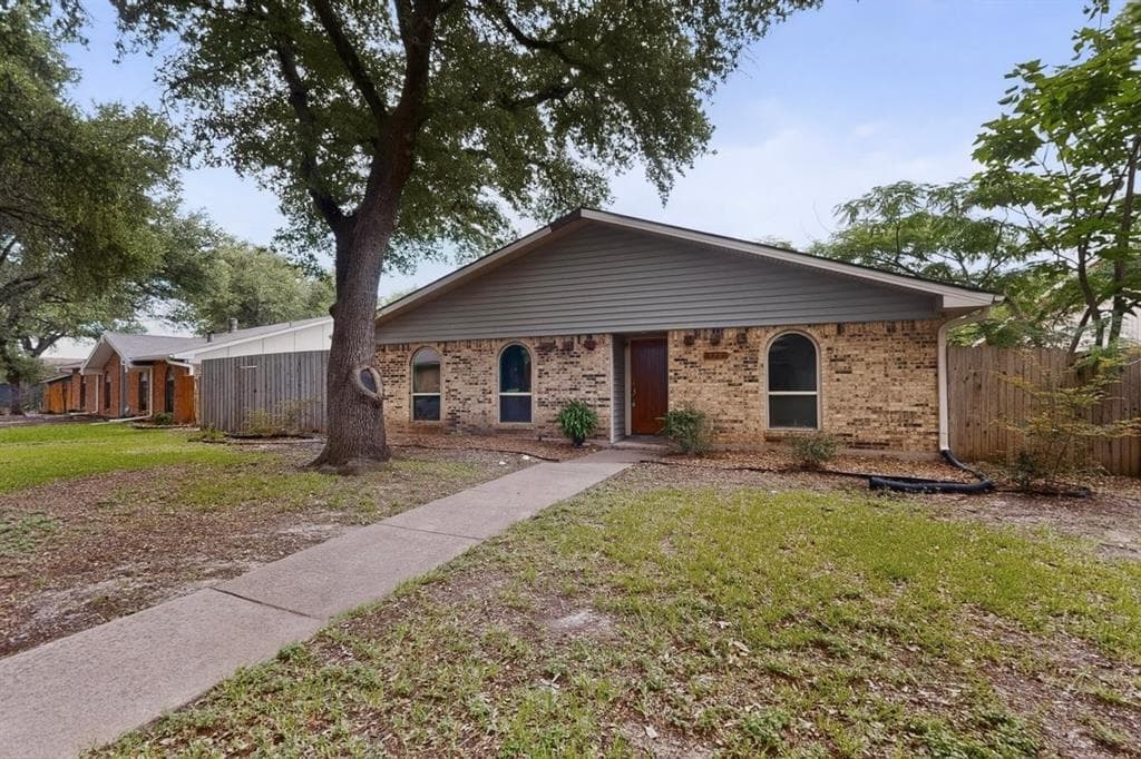 4329 Thicket Dr