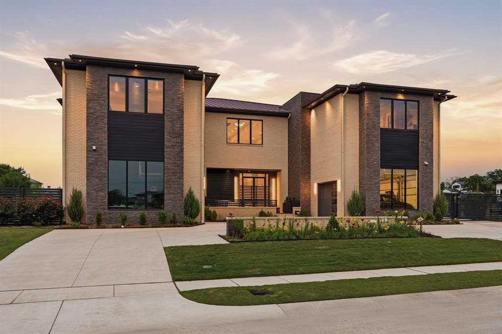 712 Crescent Hts