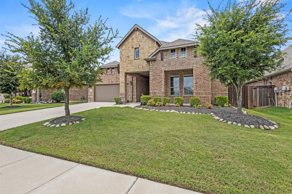 3406 Woodford Dr