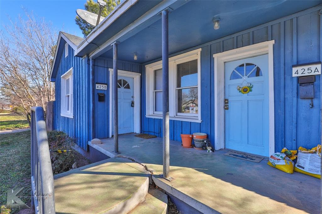 425 Sayles Blvd