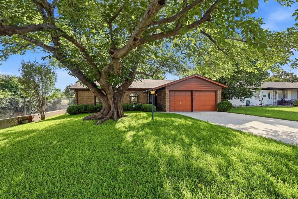 6325 Stardust Dr