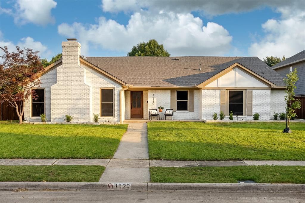 1120 Stratford Dr