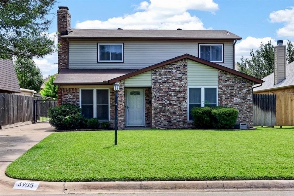3905 Palomino Dr