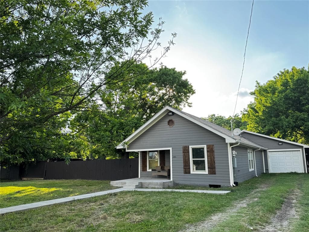 385 Main St
