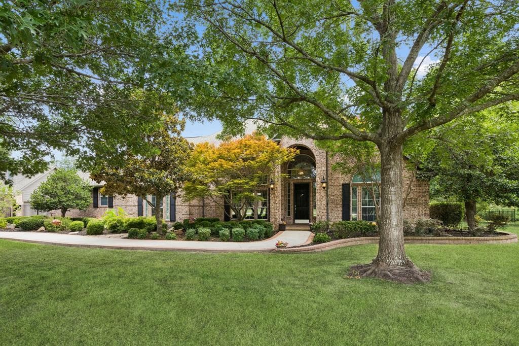 240 Arthur Ct