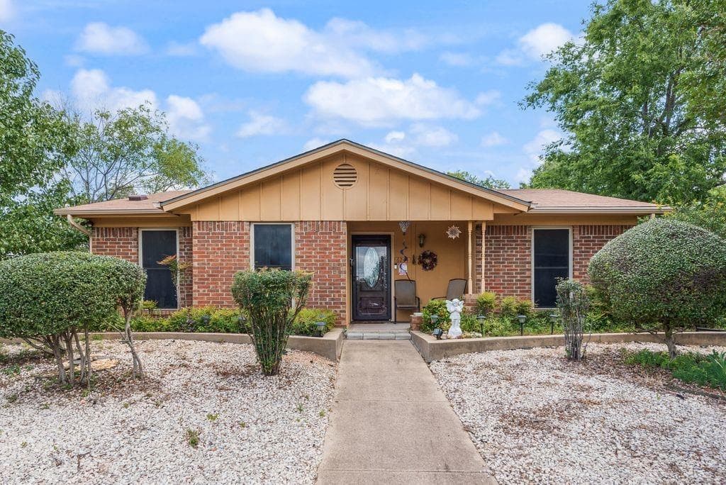 6244 Skylark Ln