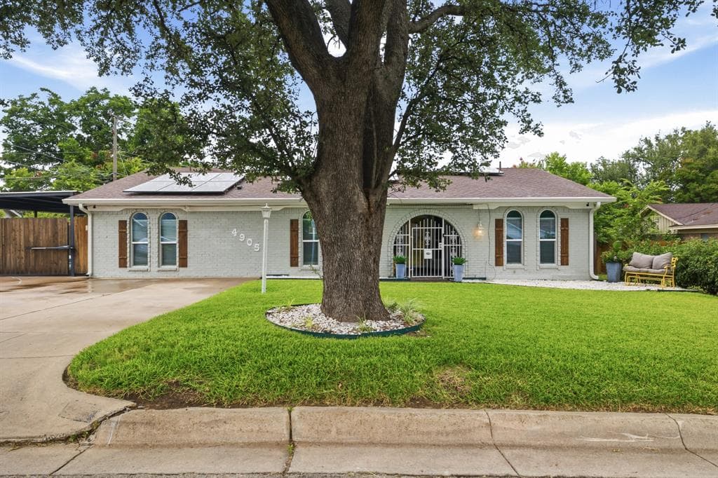 4905 Emerald Lake Dr