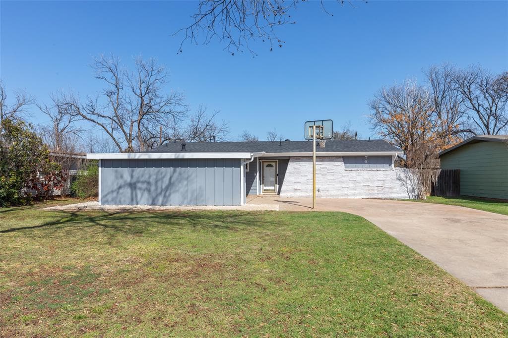 761 Redwood Dr