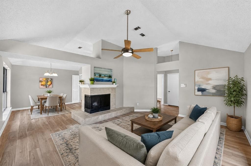 1412 Clover Dr