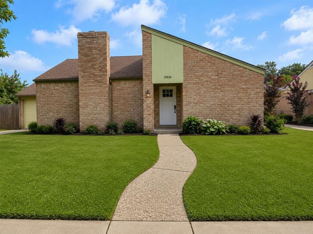 15826 Pine Mountain Dr