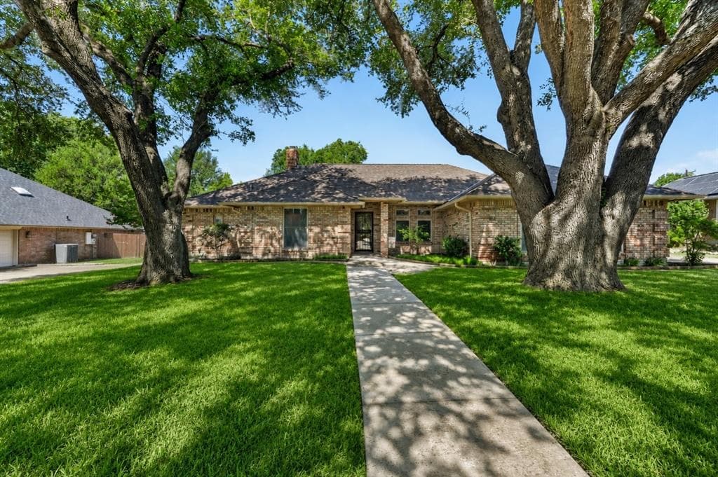 3800 Snow Creek Dr