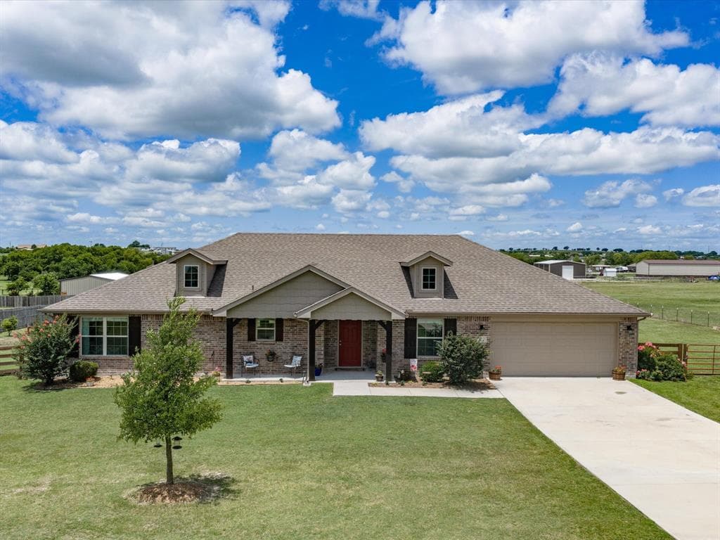 222 Hillcrest Ln