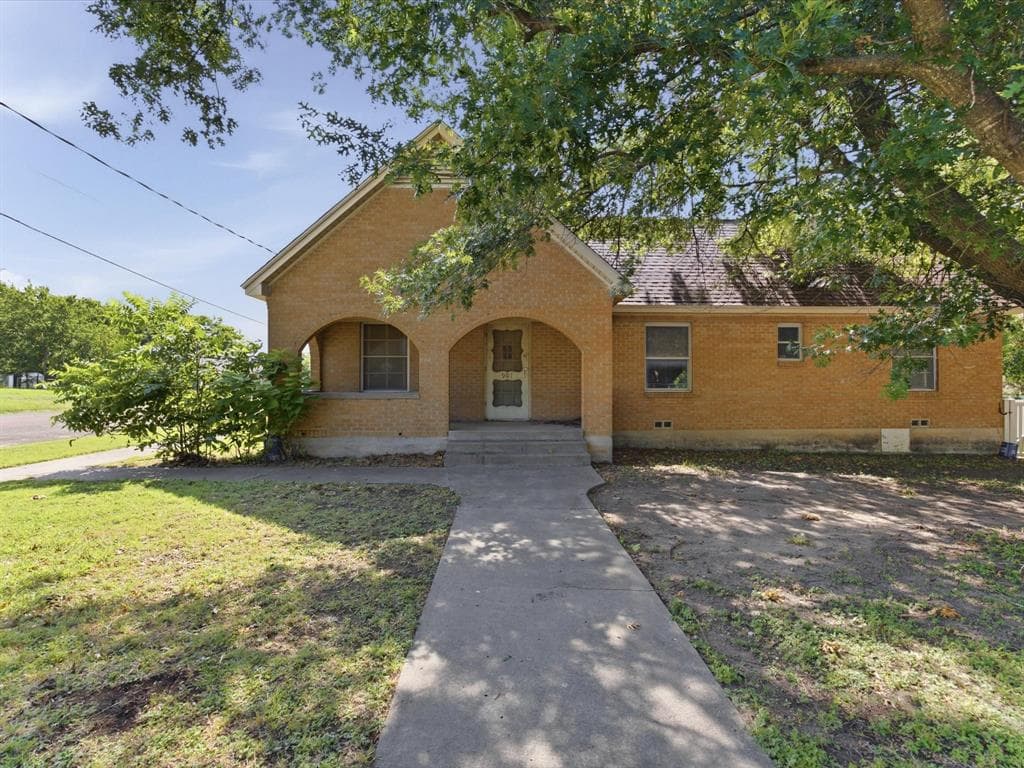 901 S College Ave