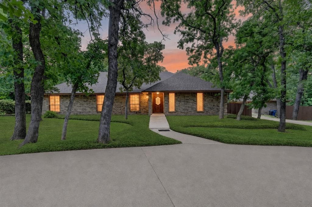 1609 Treehouse Ln N
