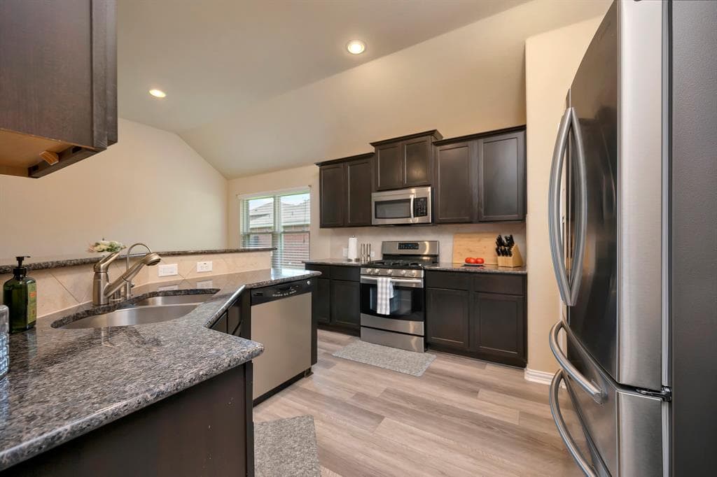 933 Keel Line Dr