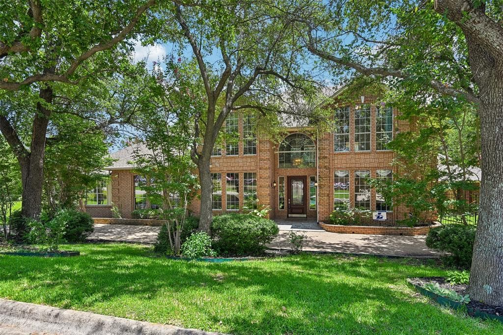 2312 Stonegate Cir