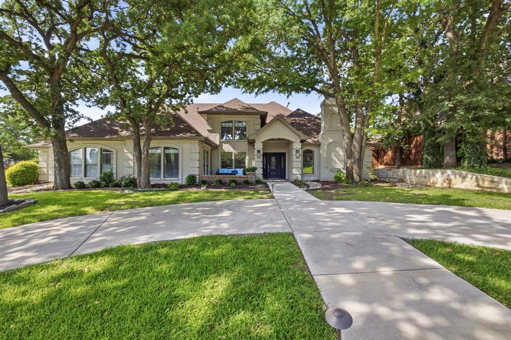3209 Eaton Cir