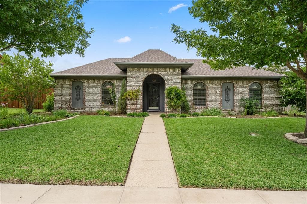 821 Baxter Dr