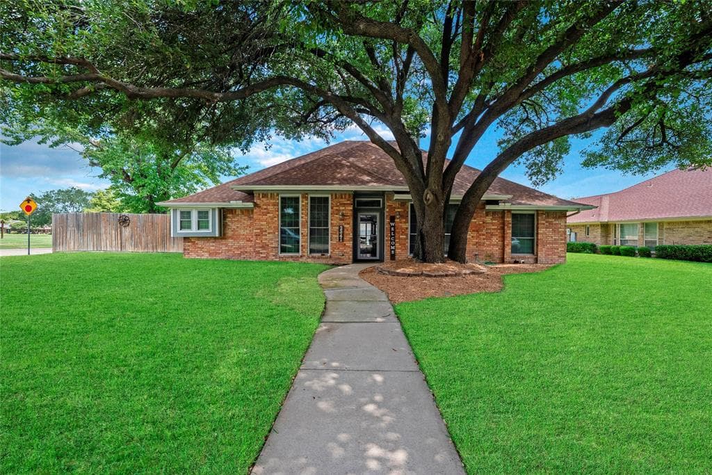 2341 Tamarisk Ln