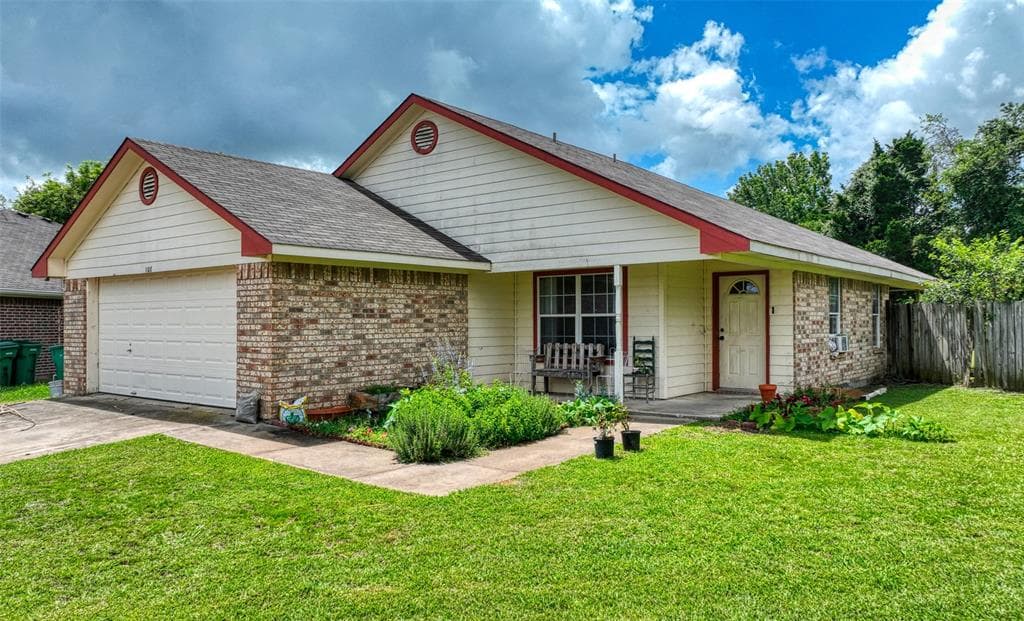108 Wolf Ln