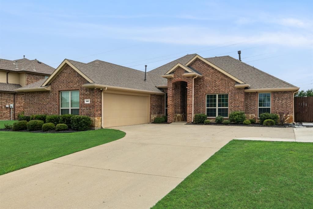 907 Hidden Creek Dr