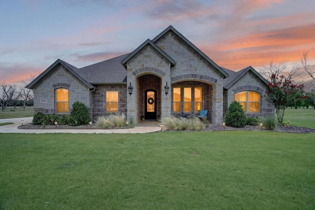 1136 Tremont Ln