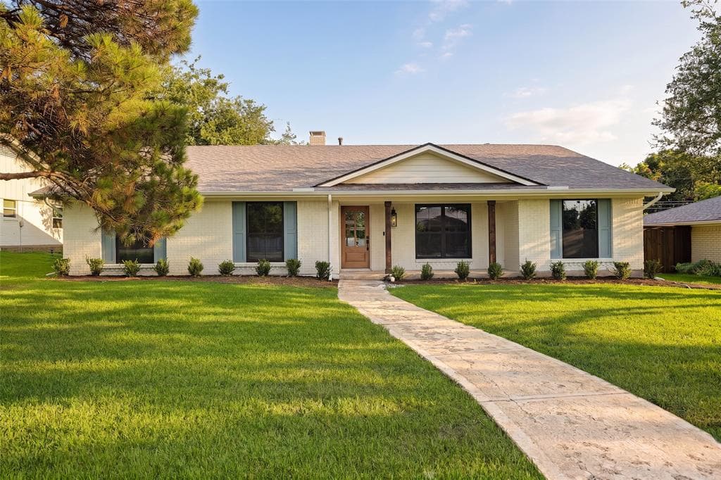 7704 La Cosa Dr