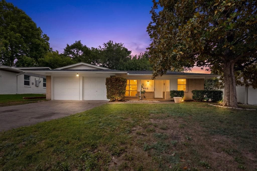 802 Wisteria Way