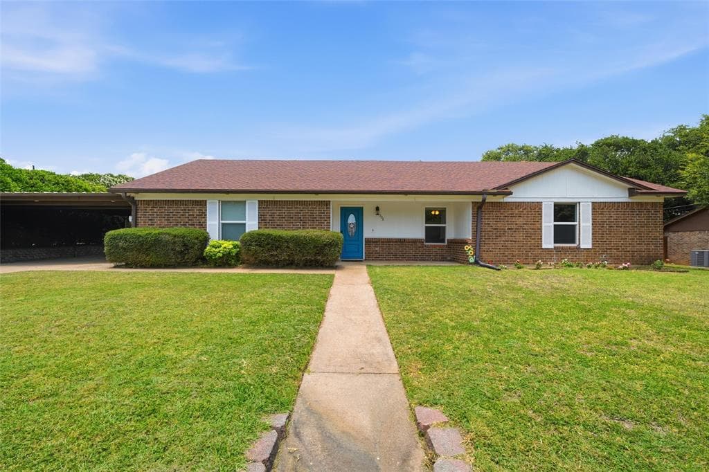 308 Oakwood Ln