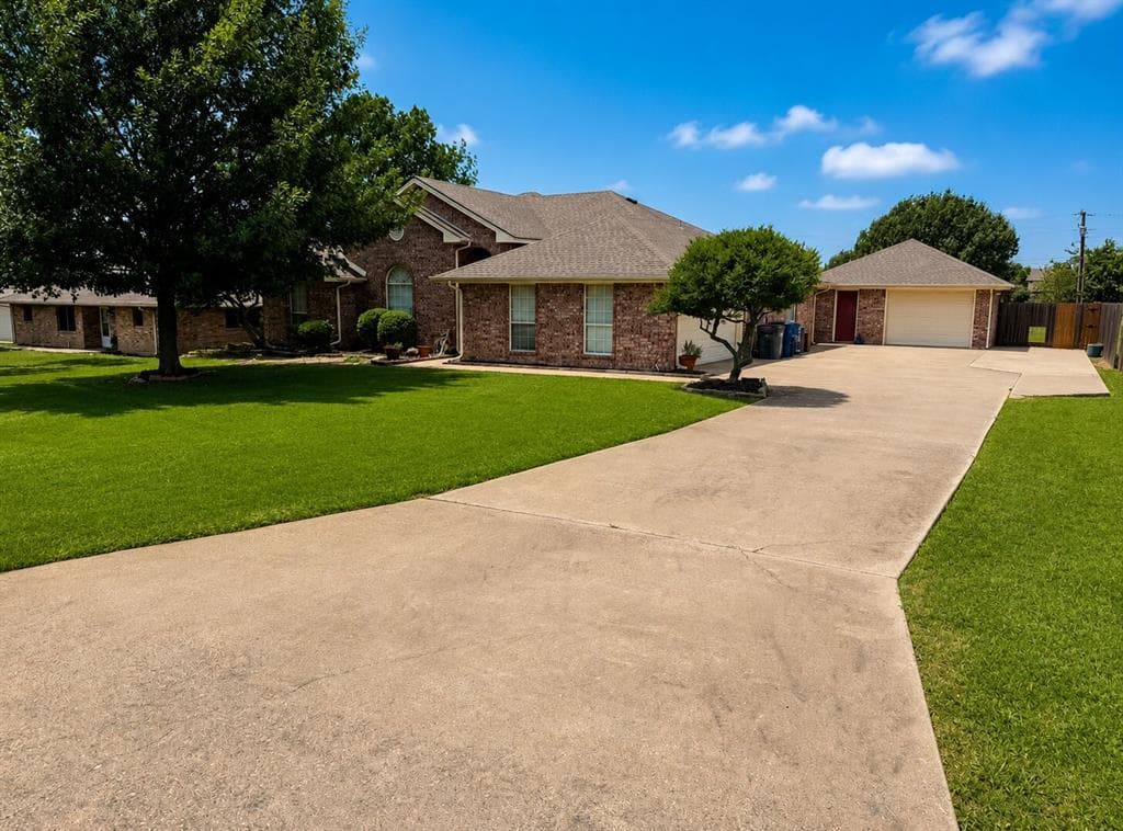 421 Bluebonnet Ln