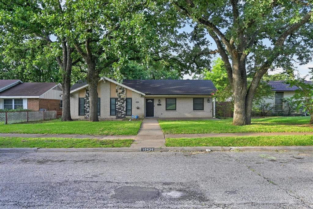 10434 Castlerock Dr