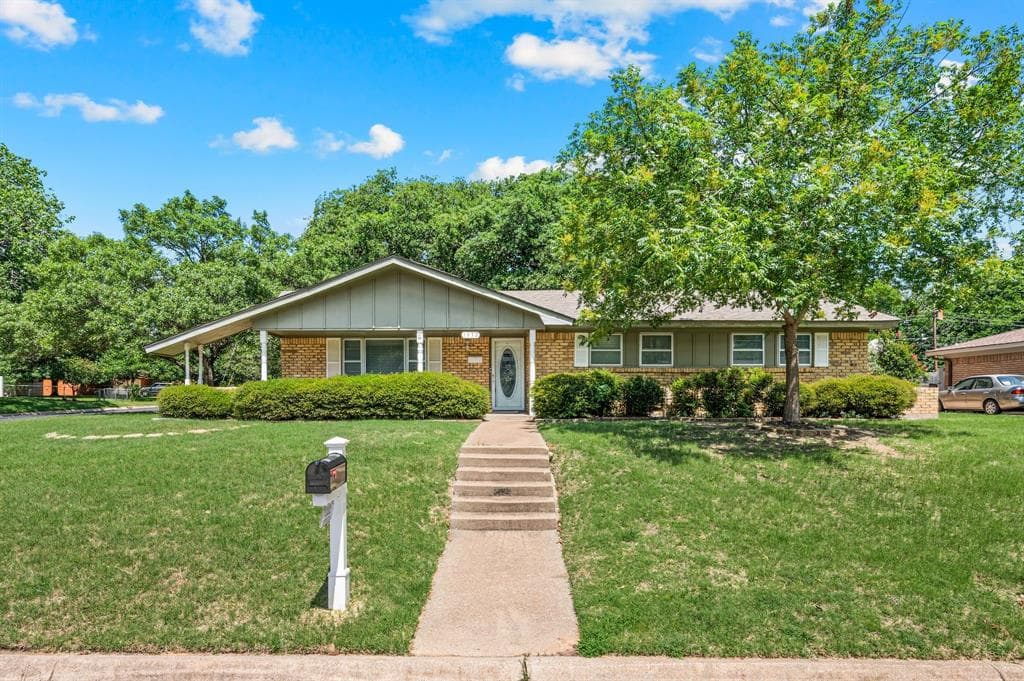 1332 Brookside Dr
