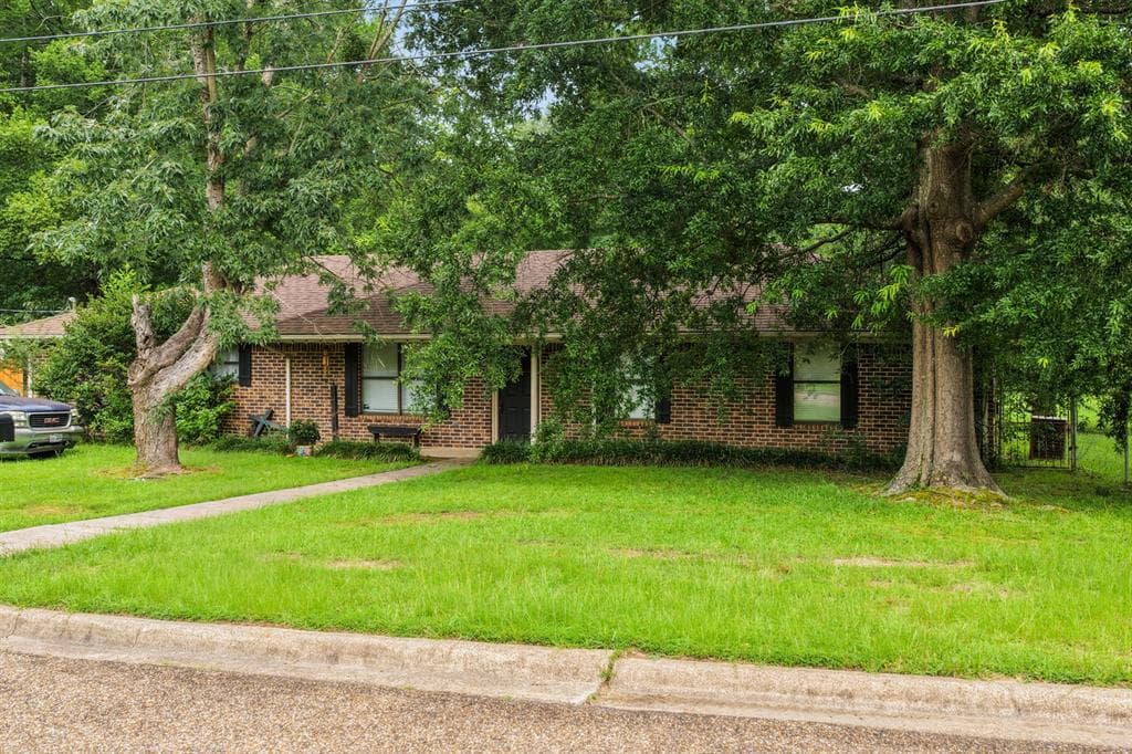 206 Carr Dr