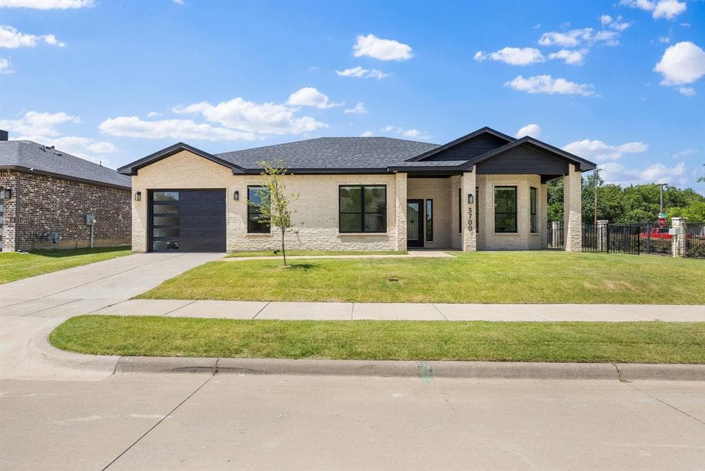 3700 Creek View Dr