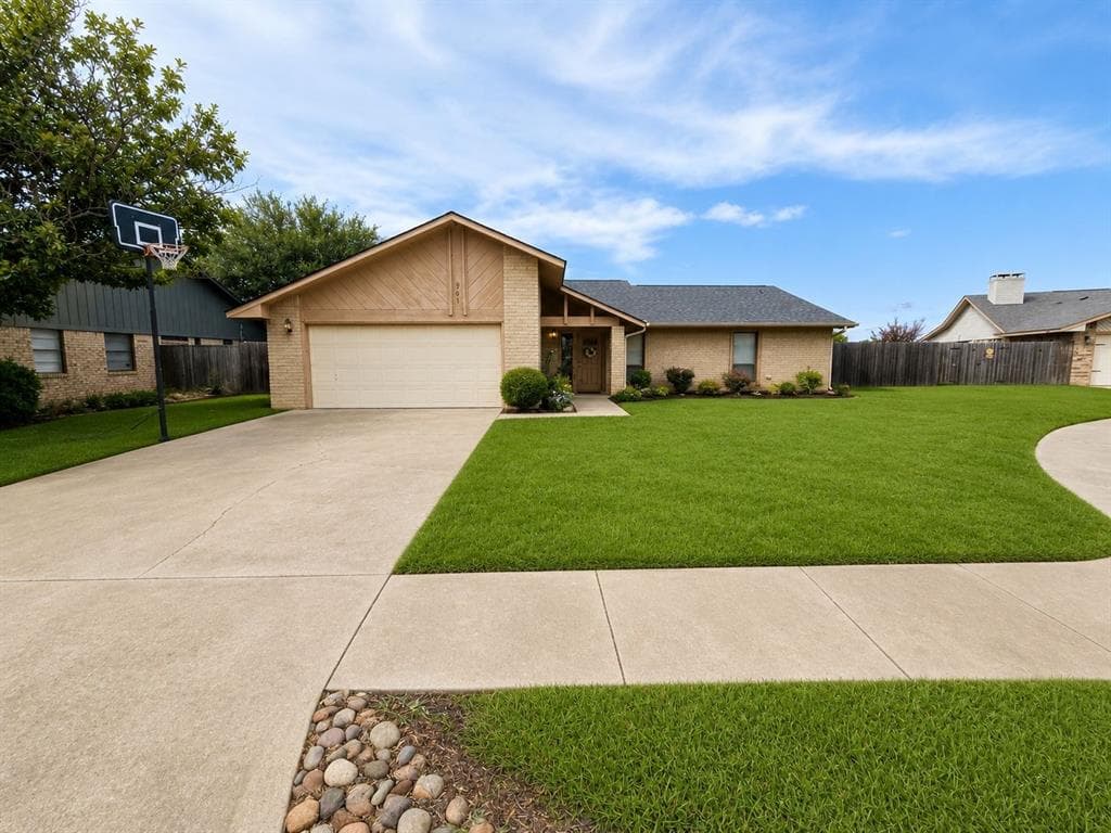 903 Moss Cir