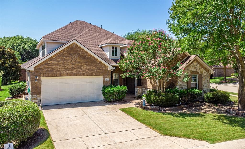 425 Long Cove Dr