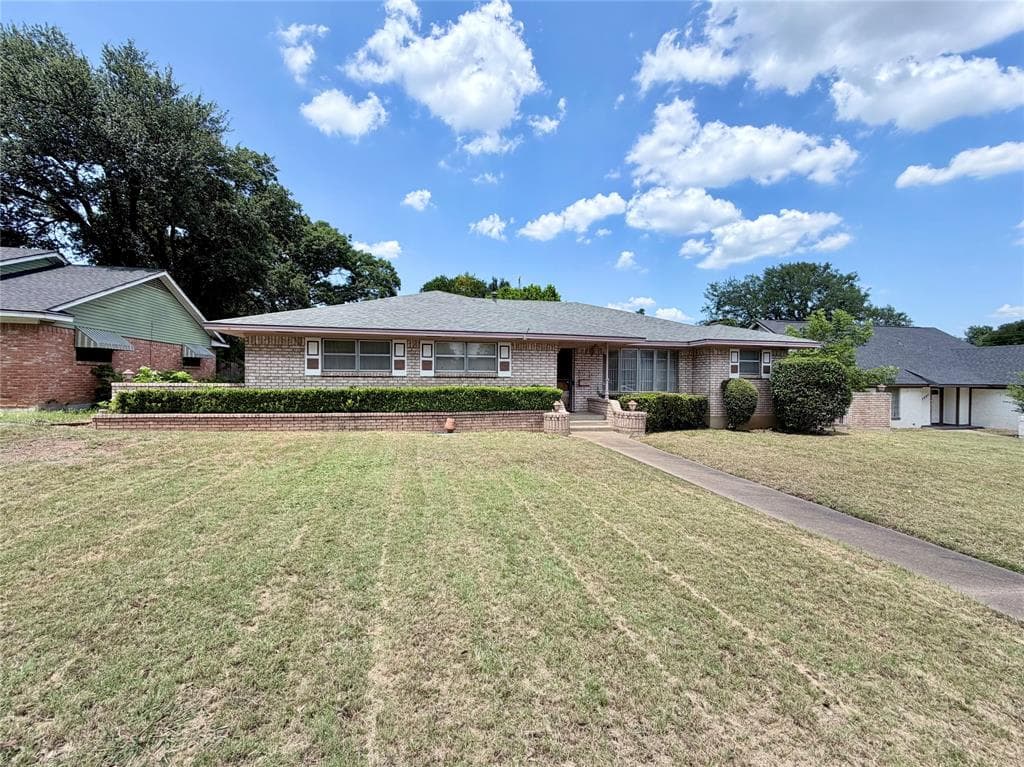 3811 Laurel Canyon Dr