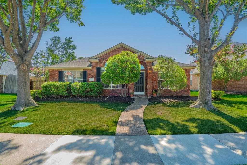 3721 Gardenia Ln