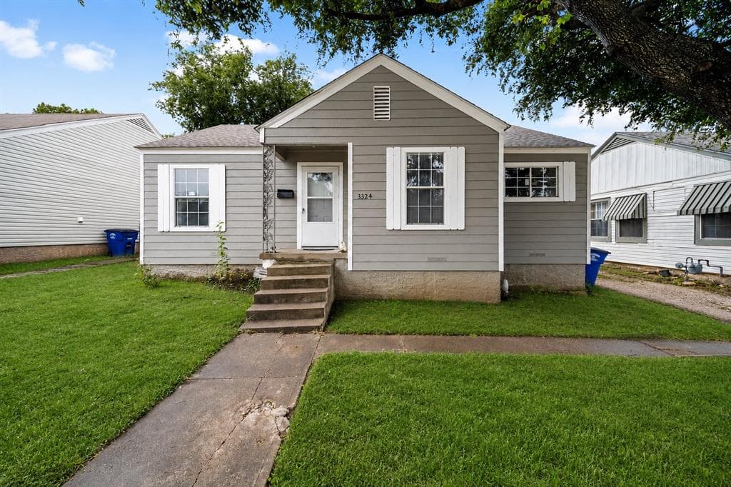 3324 W Clarendon Dr