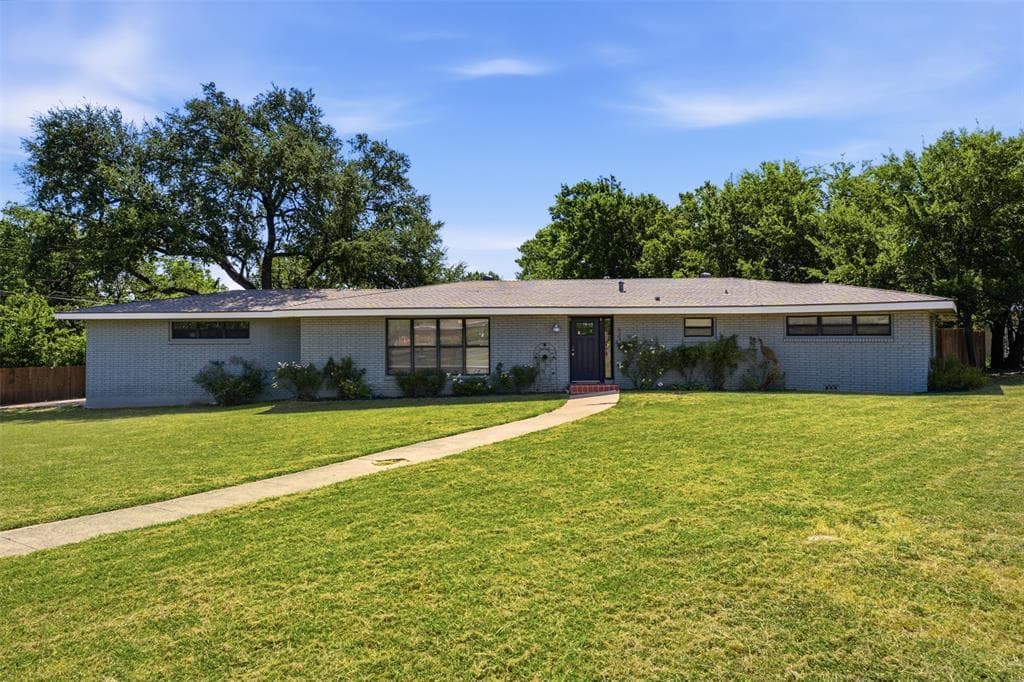 627 Bellaire Dr