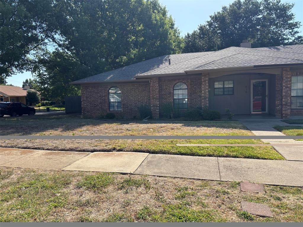 818 Midcreek Dr