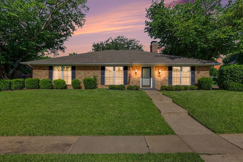 2417 Peachtree Ln