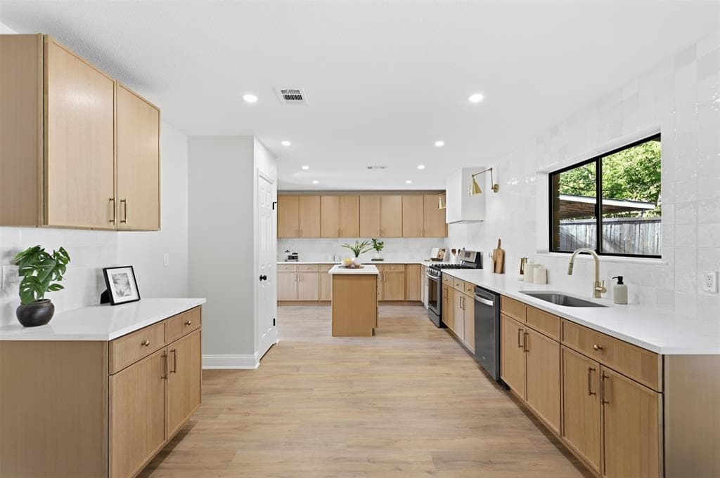 614 Berkley Dr