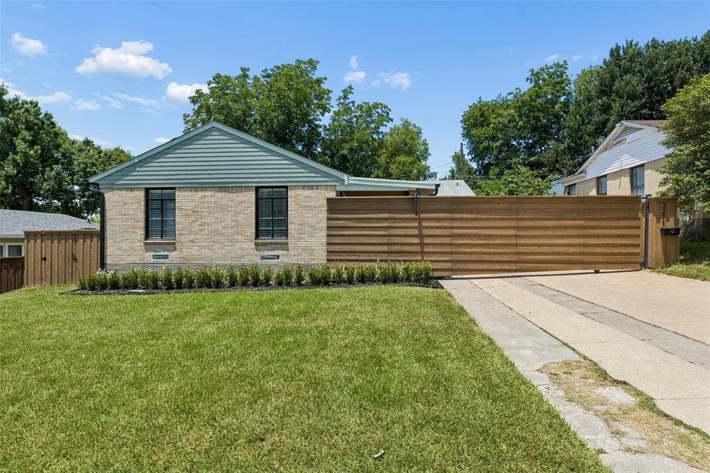 3211 Lawnview Ave