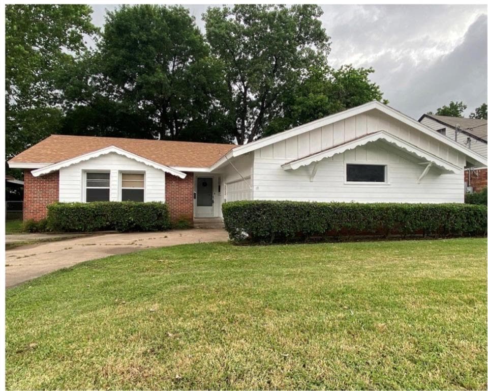 1212 N Grant Dr