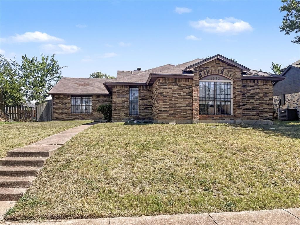 1353 Southridge Dr