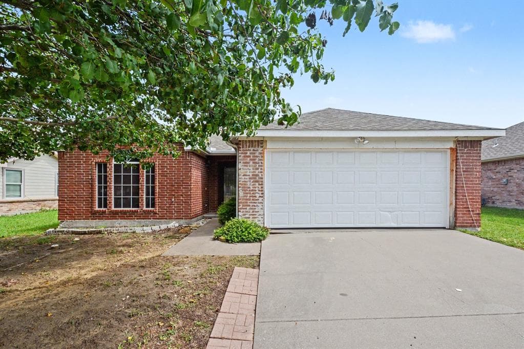 408 Oxford Loop