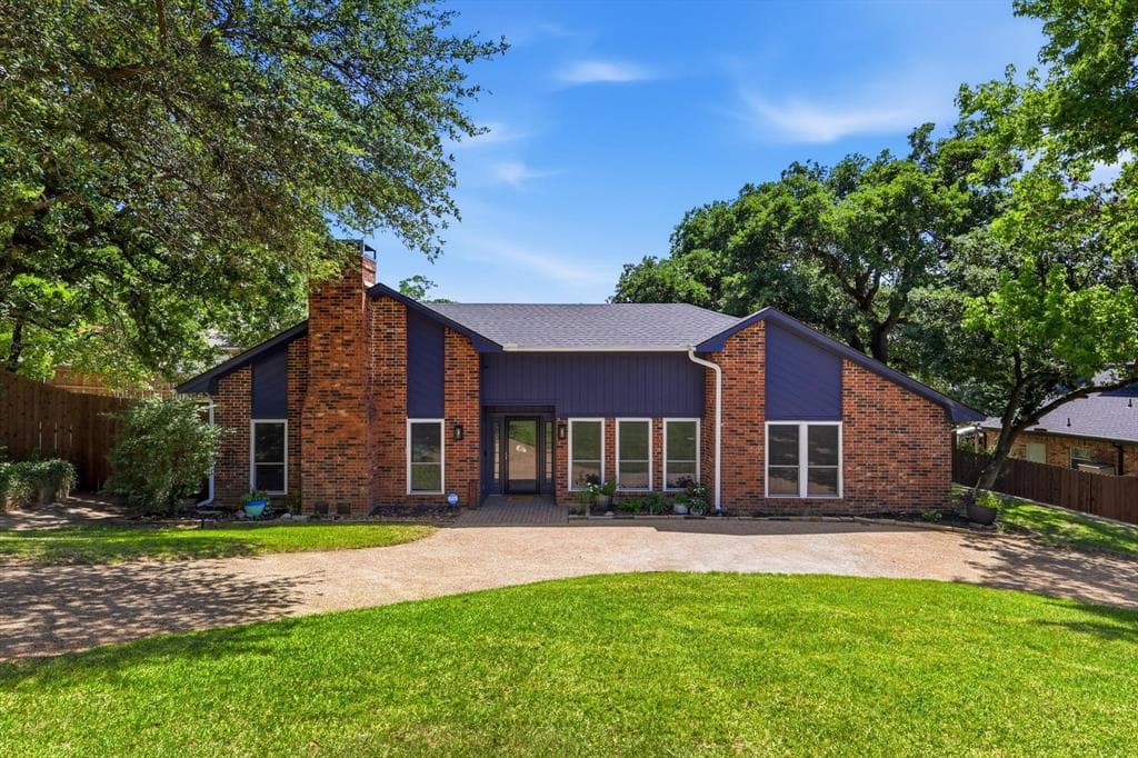 5706 Trail Lake Dr