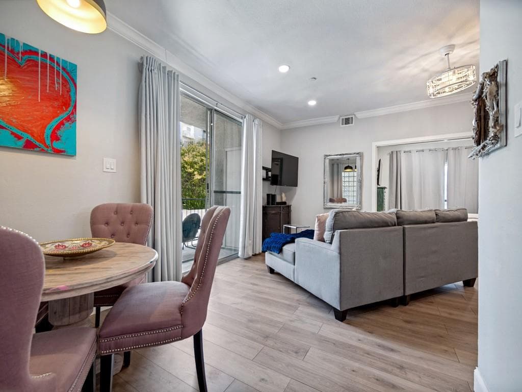 4221 Cole Ave Apt 108